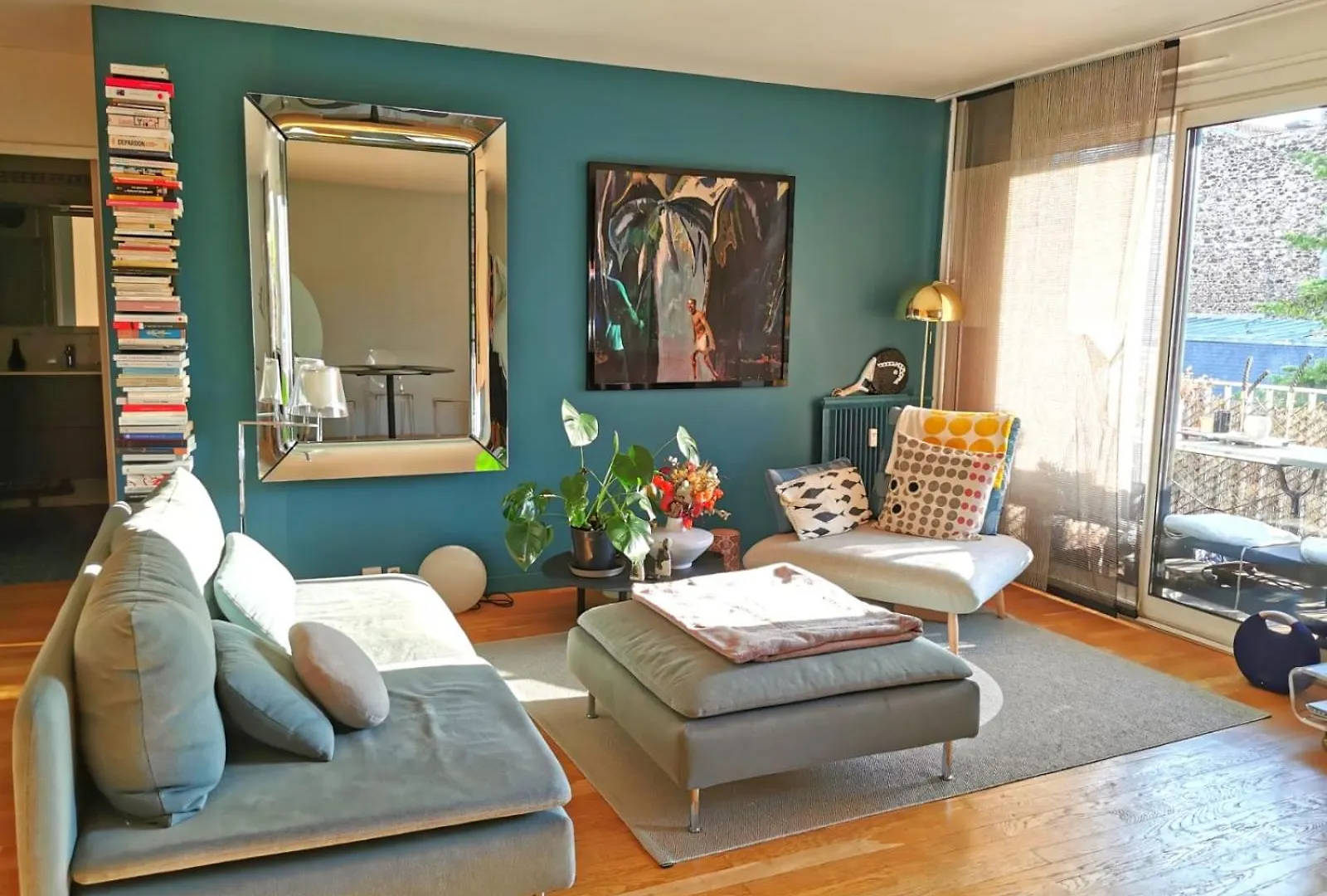 Lovely Artist Appartment contacts